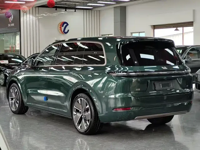 Li Auto L9 — Фото автомобиля 18