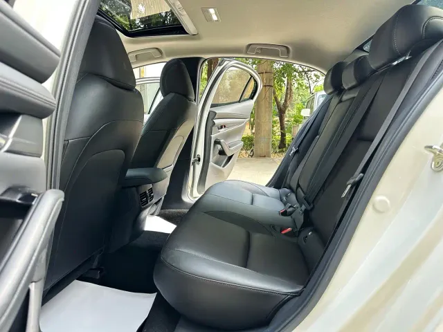 Mazda Axela — Фото автомобиля 5