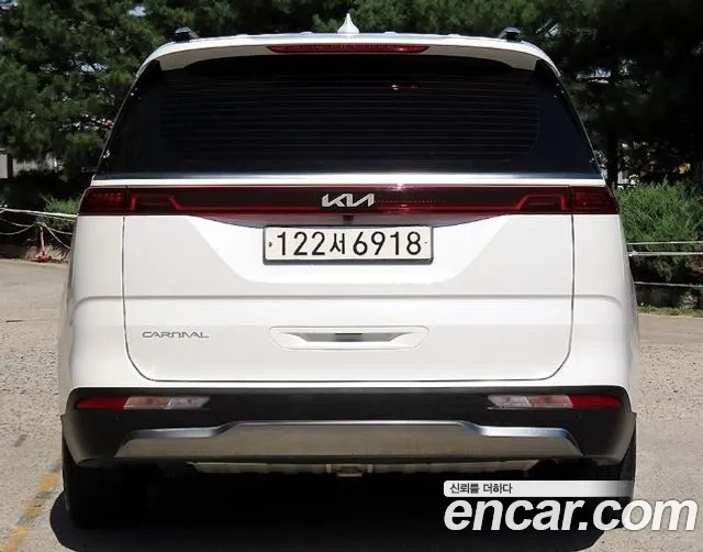 Kia Carnival Generation 4 — Фото автомобиля 4