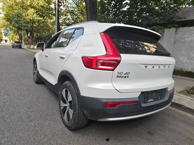 Volvo XC40 — Фото автомобиля 7