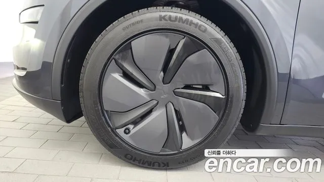 Tesla Model Y — Фото автомобиля 5