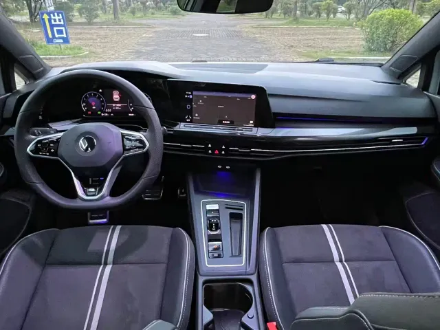Volkswagen Golf — Фото автомобиля 16