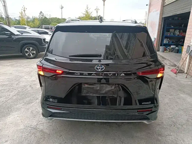 Toyota Granvia — Фото автомобиля 5