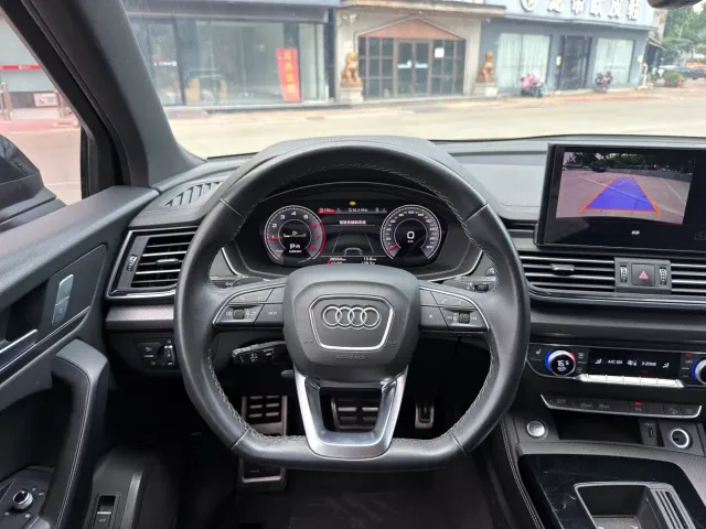 Audi Q5L — Фото автомобиля 10