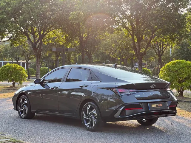 Hyundai Elantra — Фото автомобиля 8