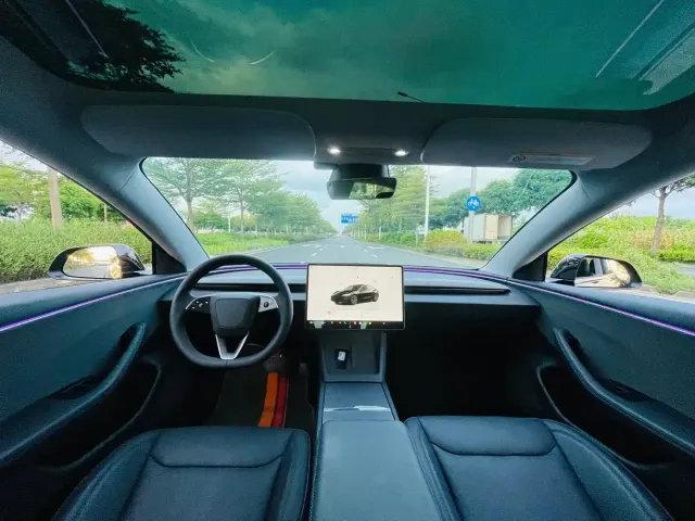 Tesla Model 3 — Фото автомобиля 18
