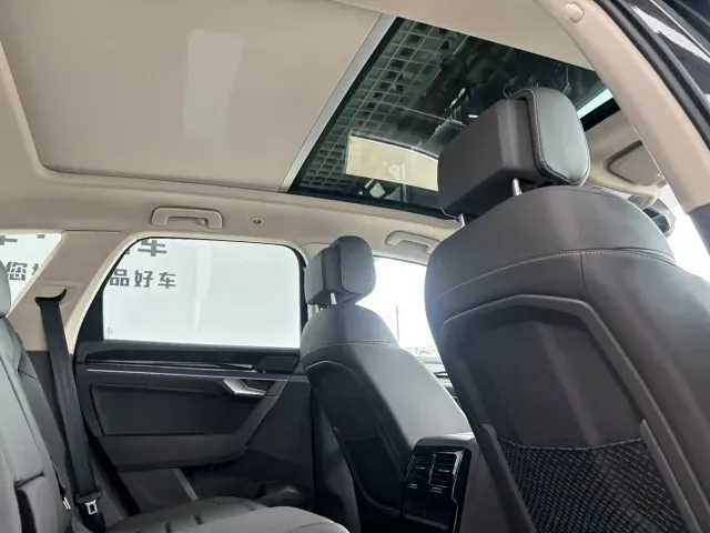 Volkswagen Touareg — Фото автомобиля 29