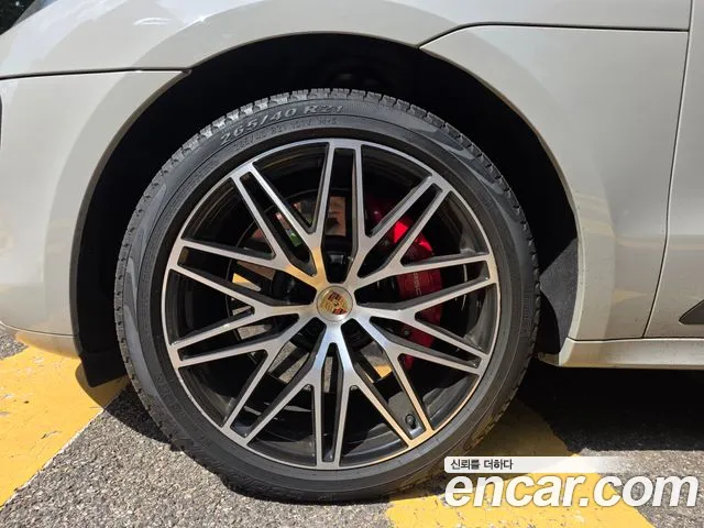 Porsche Macan — Фото автомобиля 15