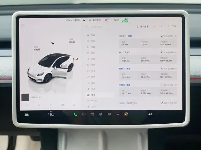 Tesla Model Y — Фото автомобиля 19