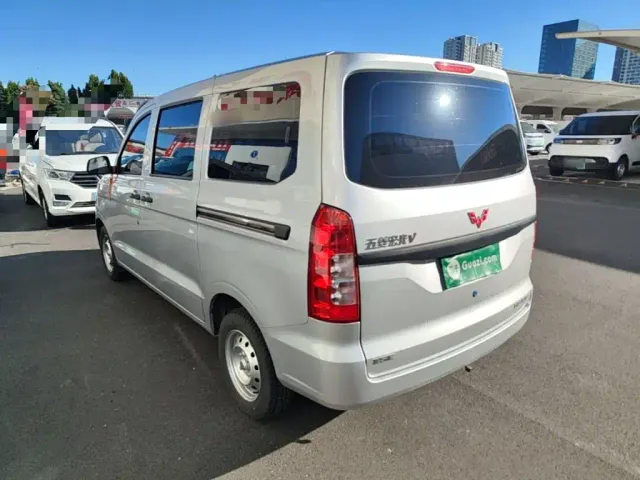 Wuling Hongguang V — Фото автомобиля 4