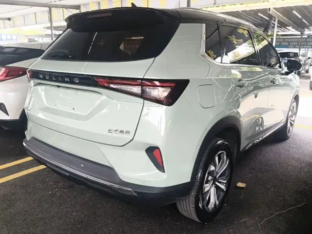 Wuling Asta — Фото автомобиля 6