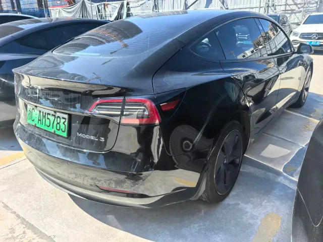 Tesla Model 3 — Фото автомобиля 17