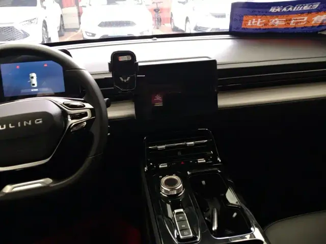 Wuling Starlight — Фото автомобиля 12