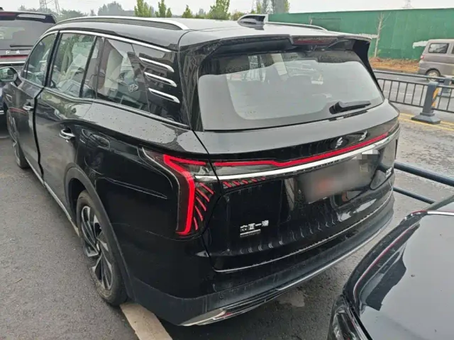 Hongqi HS7 PHEV — Фото автомобиля 5
