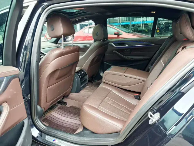 BMW 5 Series — Фото автомобиля 5