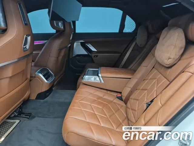 BMW 7-Series 7 серия (G70) 740i xDrive M Sport — Фото автомобиля 12
