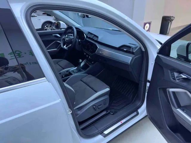 Audi Q3 — Фото автомобиля 11