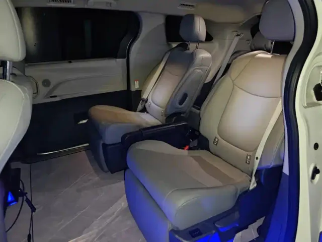 Toyota Granvia — Фото автомобиля 11