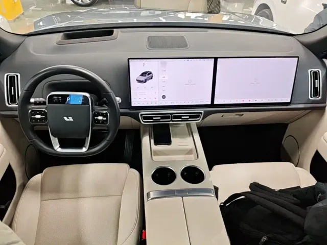 Li Auto L8 — Фото автомобиля 9