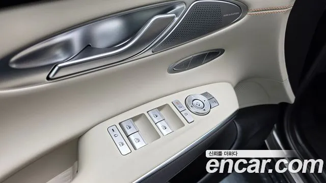 Genesis GV70 — Фото автомобиля 27