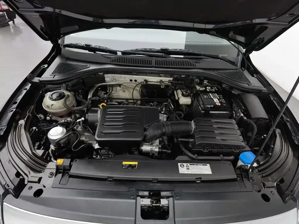 Volkswagen Lavida 2023 1.5L Auto Five Million Edition — Фото автомобиля 6