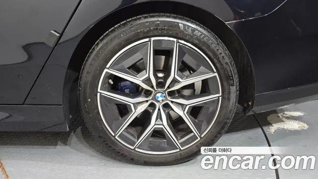 BMW 5 Series G60 — Фото автомобиля 6