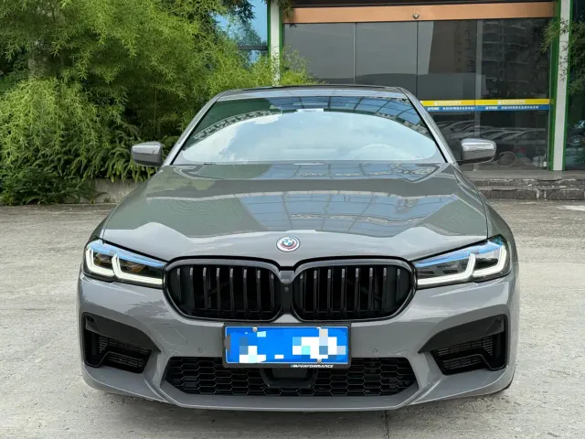 BMW 5 Series — Фото автомобиля 2