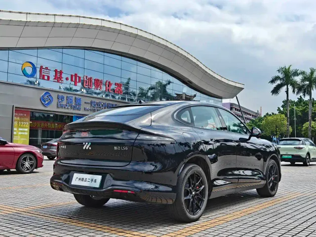 IM Motors LS6 — Фото автомобиля 9