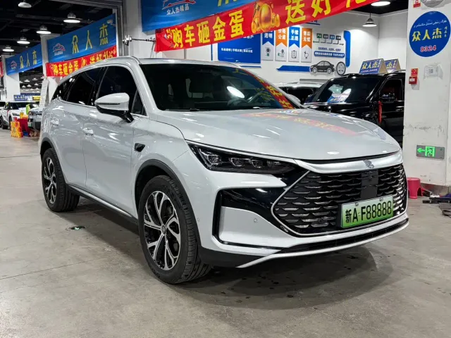 BYD Tang — Фото автомобиля 2
