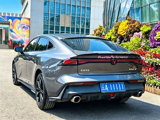 Changan UNI-V — Фото автомобиля 5