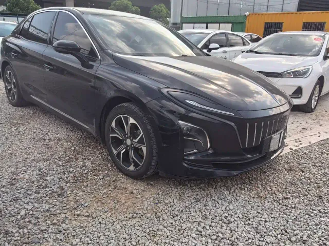 Hongqi E-QM5 — Фото автомобиля 3