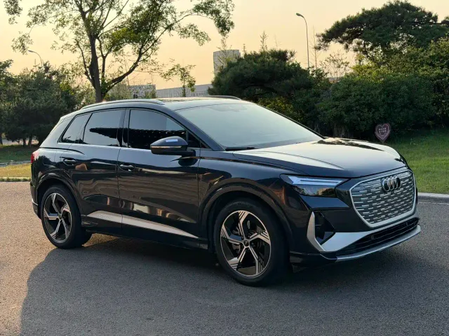 Audi Q4 e-tron — Фото автомобиля 3