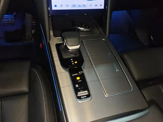 Hongqi HS7 PHEV — Фото автомобиля 16