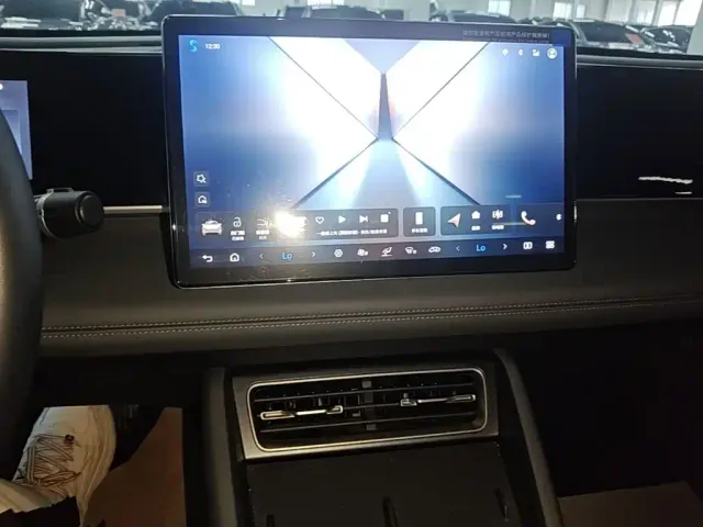BYD Qin L — Фото автомобиля 12
