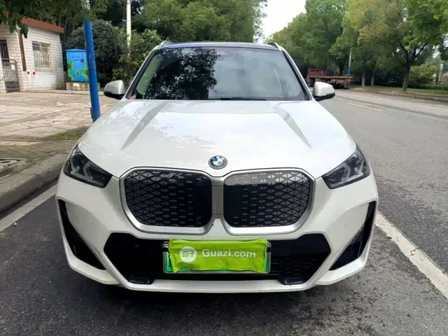 BMW iX1 — Фото автомобиля 2