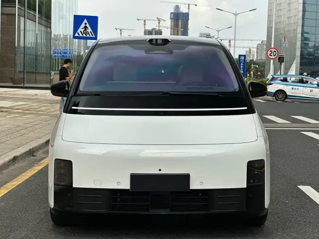 Li Auto MEGA — Фото автомобиля 3