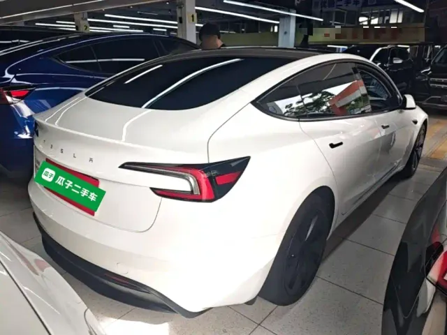 Tesla Model 3 — Фото автомобиля 6