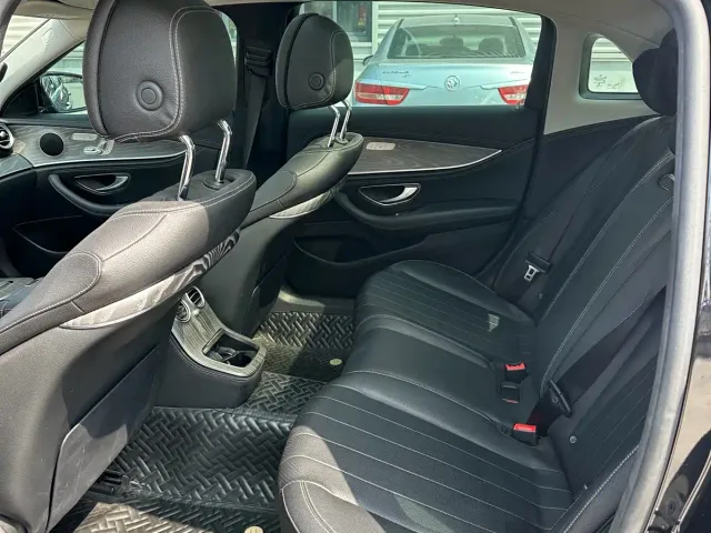Mercedes-Benz E-Class — Фото автомобиля 5