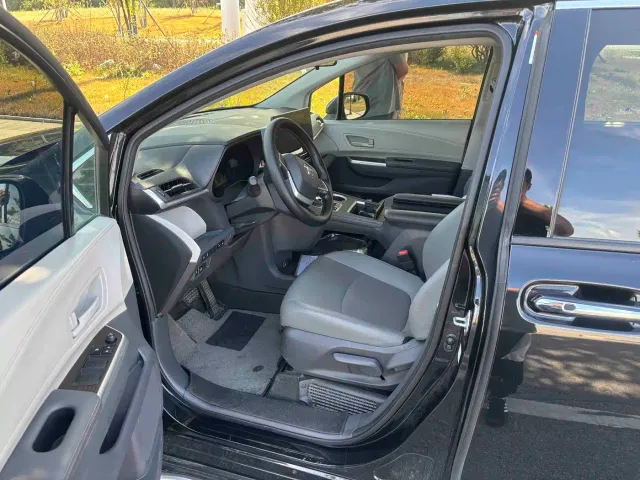 Toyota Granvia — Фото автомобиля 3