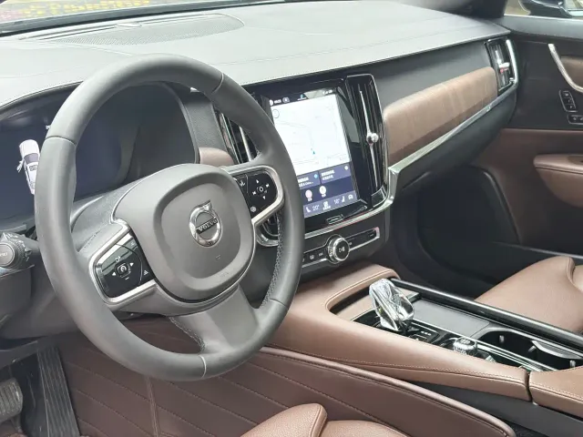 Volvo S90 — Фото автомобиля 12