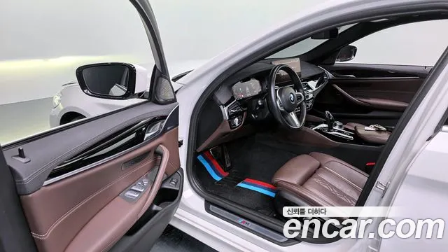 BMW 5-Series — Фото автомобиля 11