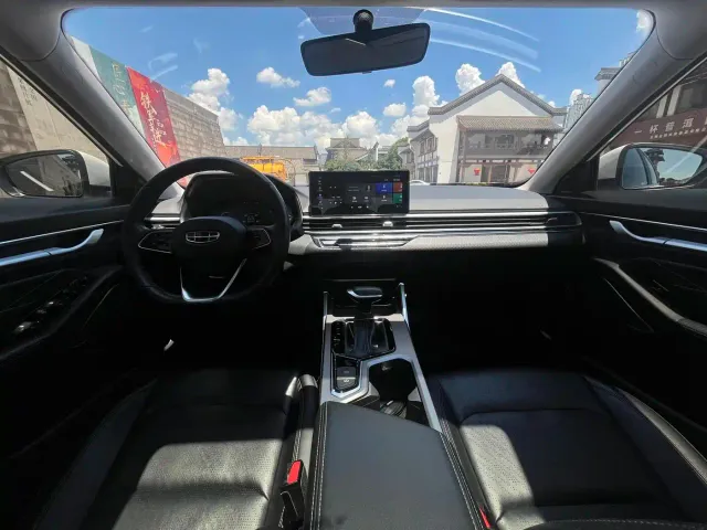 Geely Emgrand — Фото автомобиля 13