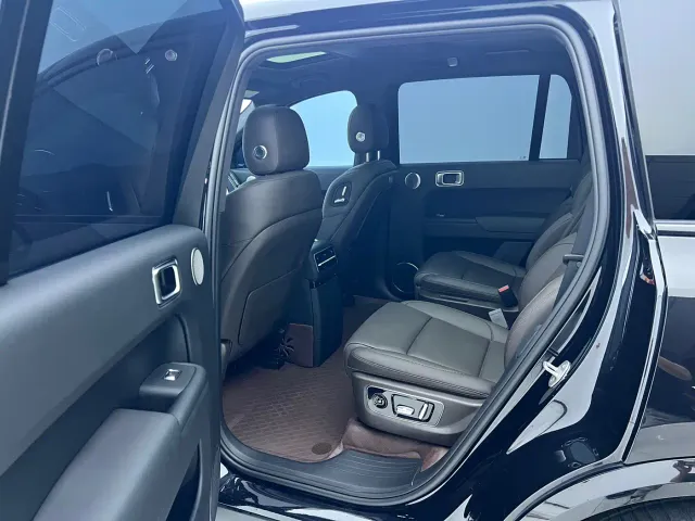 Li Auto Li Xiang L9 2022 Max — Фото автомобиля 29
