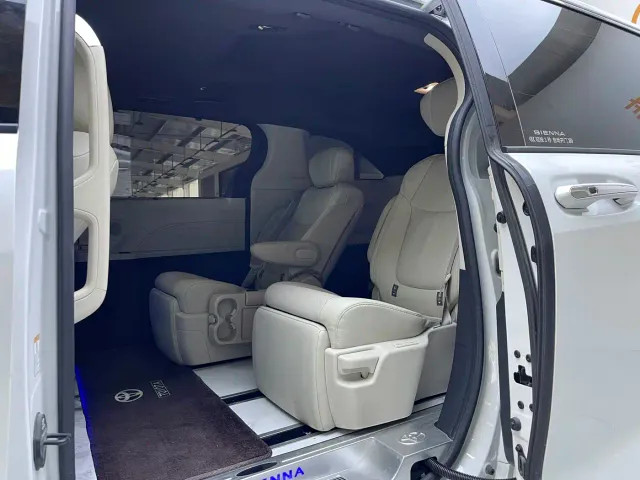 Toyota Sienna — Фото автомобиля 15