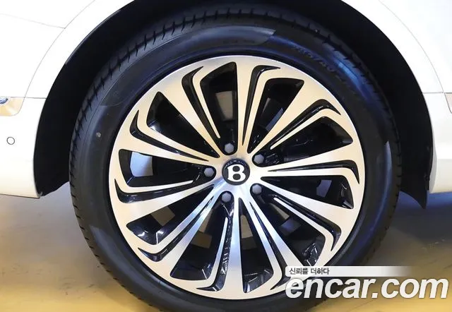 Bentley Bentayga Bentayga 4.0 V8 EWB First Edition — Фото автомобиля 9
