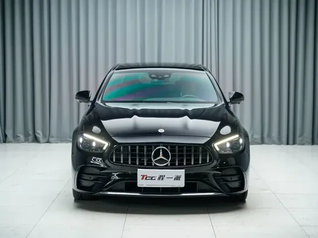 Mercedes-Benz E-Class — Фото автомобиля 2