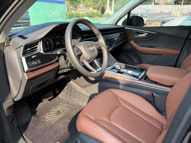 Audi Audi Q7 2024 45 TFSI quattro S line Sport — Фото автомобиля 4