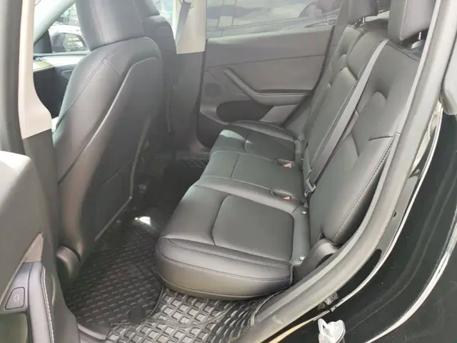 Tesla Model Y — Фото автомобиля 12