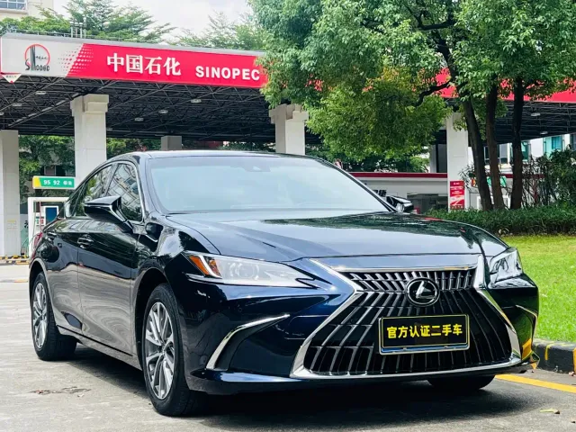 Lexus ES — Фото автомобиля 3