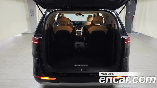 Kia Carnival Generation 4 — Фото автомобиля 21